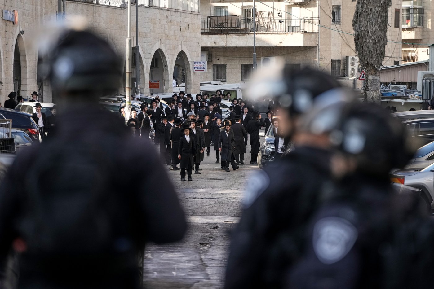 A parking ticket in an ultra-Orthodox neighborhood in Jerusalem sets off clashes with police | iNFOnews.ca A parking ticket in an ultra-Orthodox neighborhood in Jerusalem sets off clashes with police | iNFOnews.ca