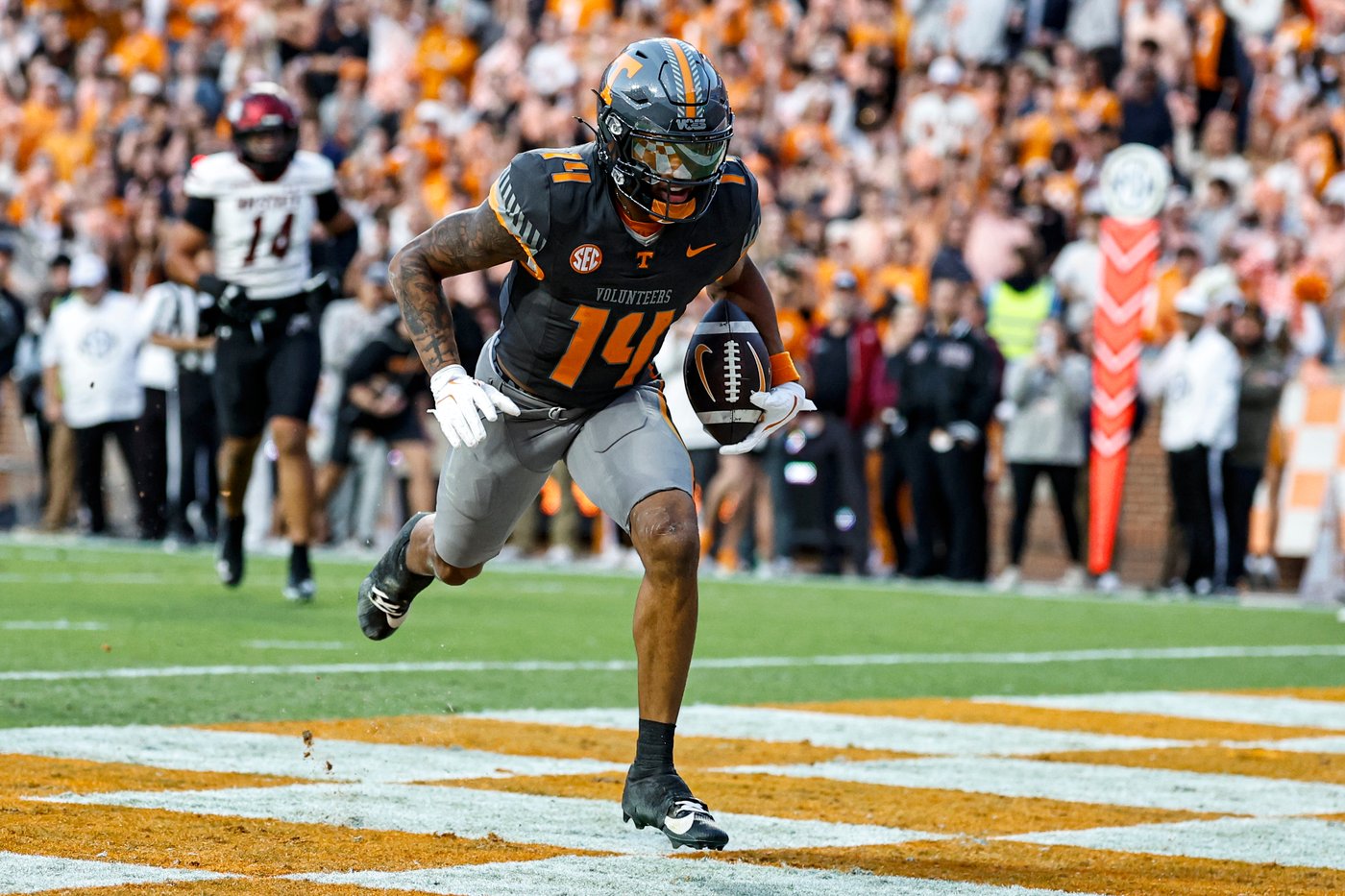 Aguilar throws for 204 yards and a TD, runs for score as No. 21 Tennessee tops New Mexico State 42-9 | iNFOnews.ca Aguilar throws for 204 yards and a TD, runs for score as No. 21 Tennessee tops New Mexico State 42-9 | iNFOnews.ca