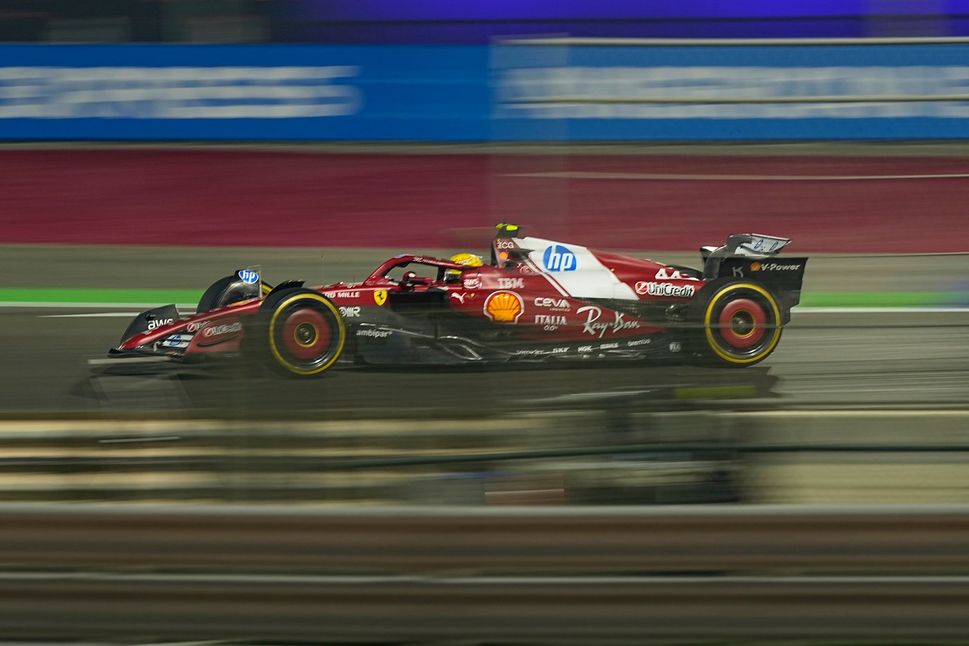 Piastri wins sprint race at Qatar GP to close gap on F1 leader Norris | iNFOnews.ca