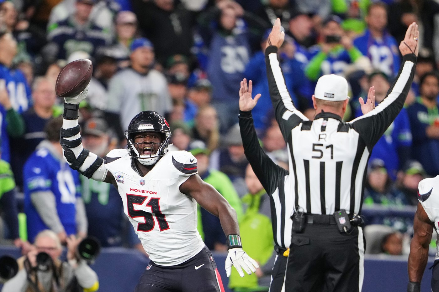 Texans' defense shines but offense falters in 27-19 loss to Seahawks | iNFOnews.ca Texans' defense shines but offense falters in 27-19 loss to Seahawks | iNFOnews.ca