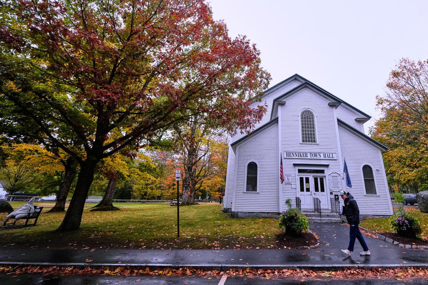 Drought has muted this year's leaf-peeping season, but pockets of brilliant colors remain | iNFOnews.ca Drought has muted this year's leaf-peeping season, but pockets of brilliant colors remain | iNFOnews.ca