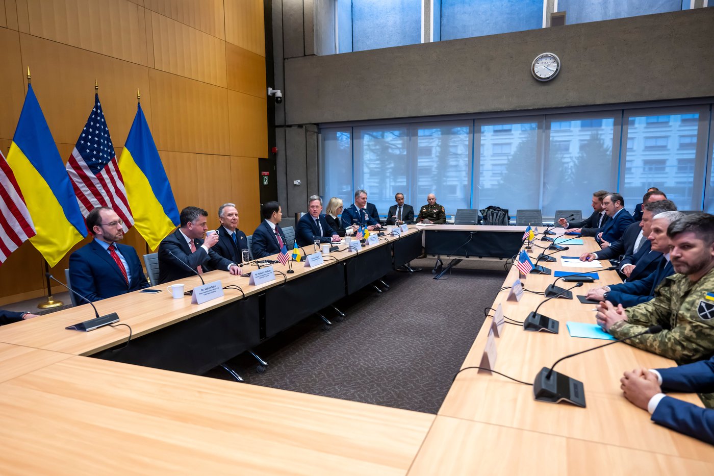 Ukraine and Western allies meet in Geneva to discuss US peace plan | iNFOnews.ca