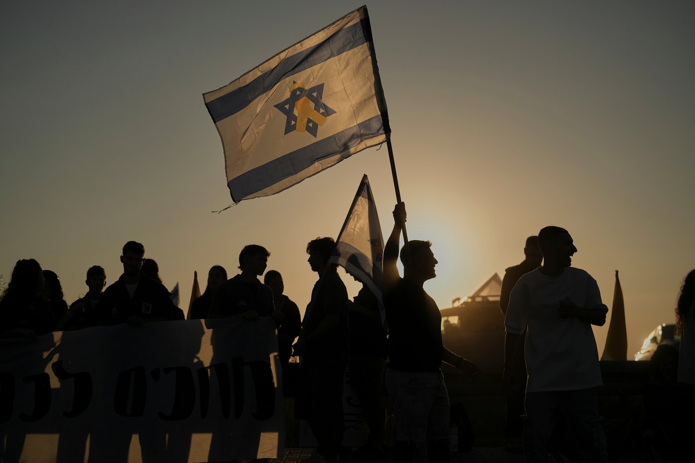 Israelis celebrate the return of hostages after ceasefire in Gaza, in photos | iNFOnews.ca