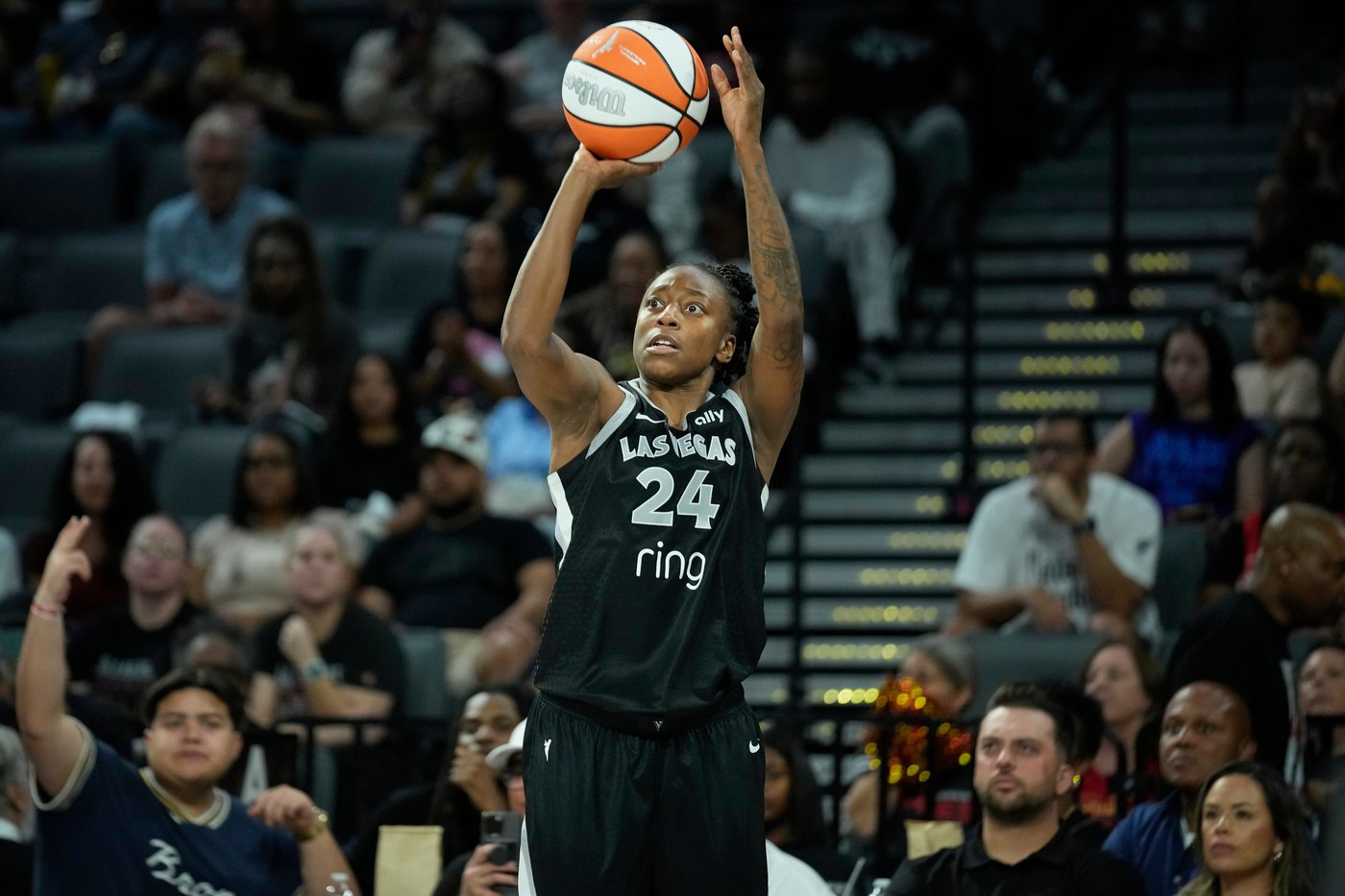 Las Vegas Aces bench comes up with needed spark in Game 1 victory over the Phoenix Mercury | iNFOnews.ca