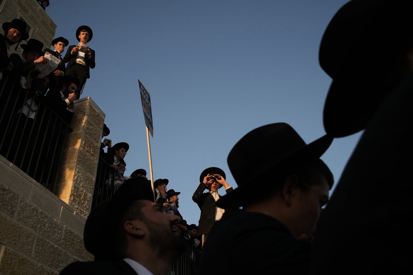Photos show thousands of ultra-Orthodox men protesting military draft shut down Jerusalem | iNFOnews.ca