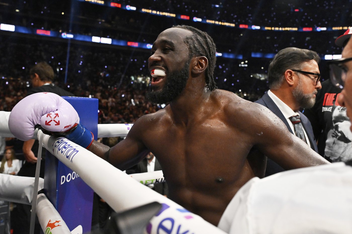 Omaha police ticket boxing champ Crawford for reckless driving, order him out of vehicle at gunpoint | iNFOnews.ca