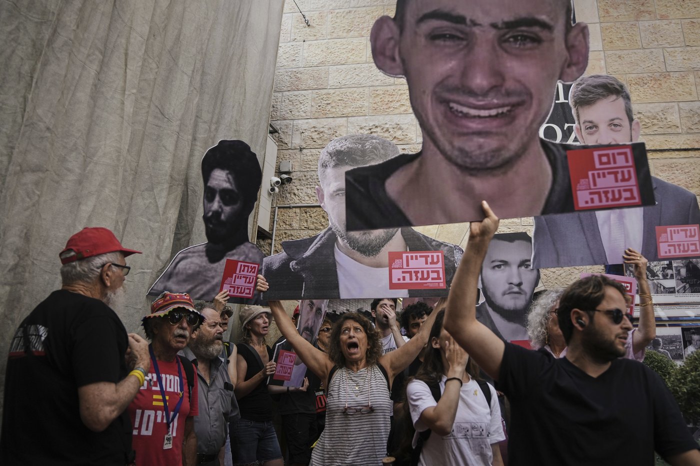 Israeli military begins its ground offensive in Gaza City as thousands of Palestinians flee | iNFOnews.ca