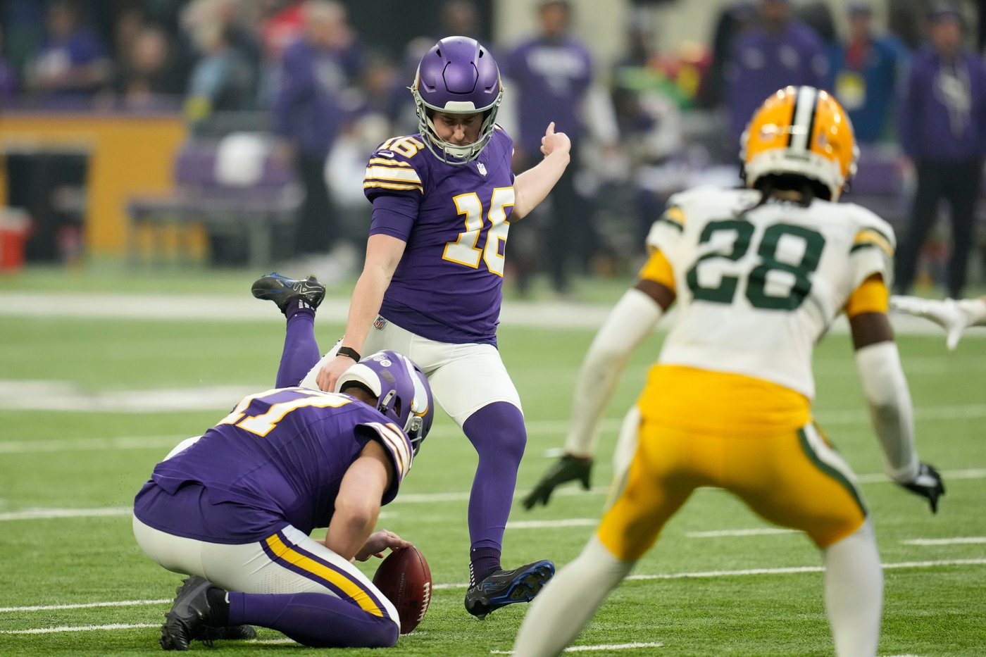 Do the Vikings know if McCarthy is worth committing to? His bruising, unsteady debut left a mystery | iNFOnews.ca