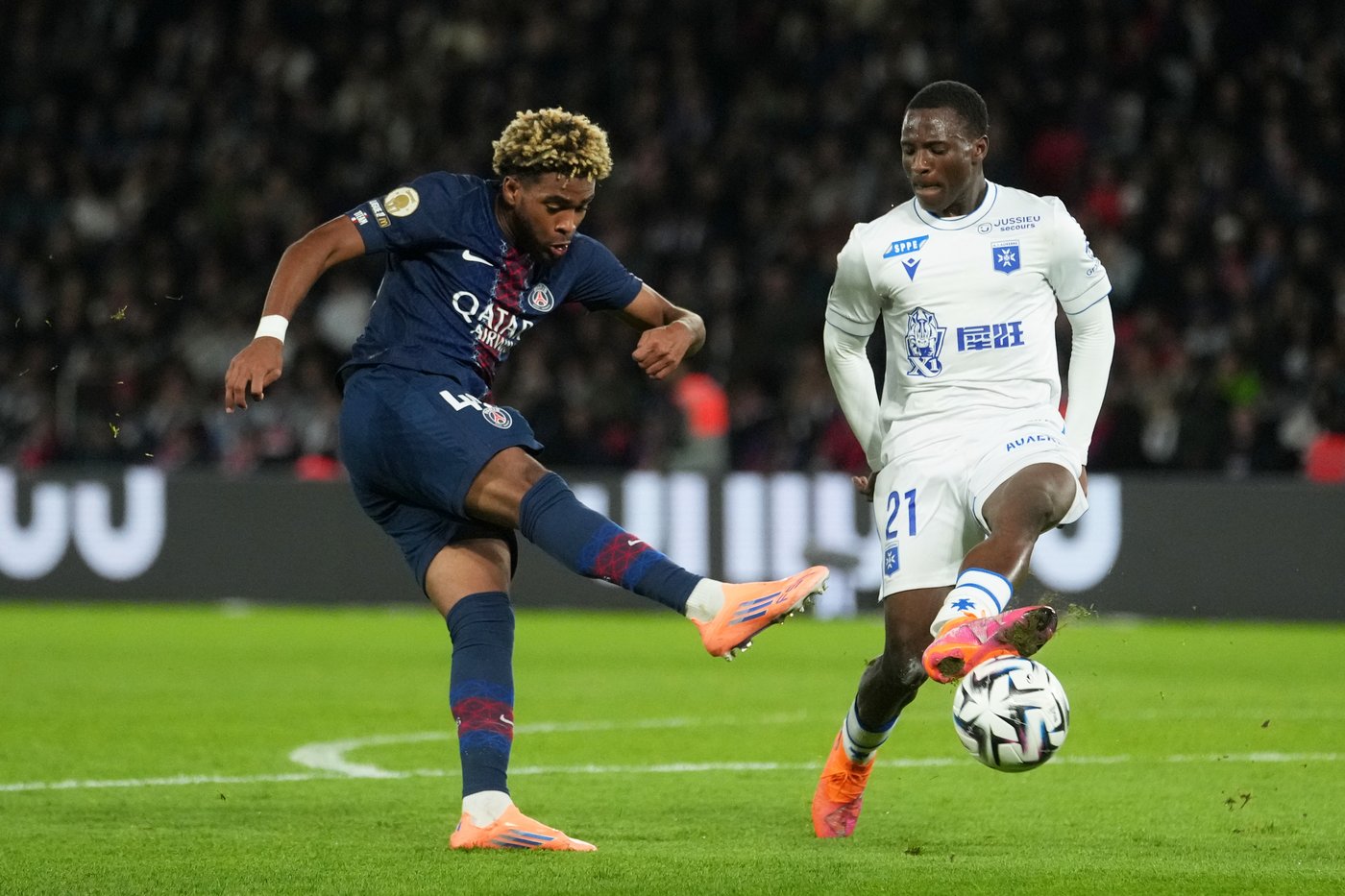 Title favorites Barcelona and Paris Saint-Germain go head-to-head in Champions League | iNFOnews.ca