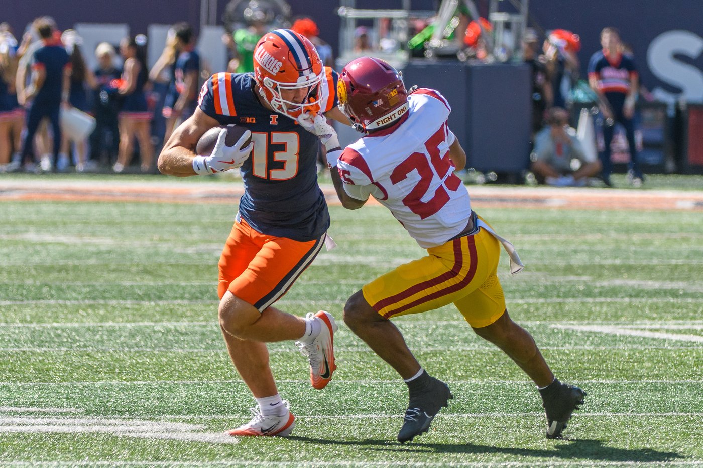 Altmyer and Olano help No. 23 Illinois edge No. 21 Southern California 34-32 | iNFOnews.ca