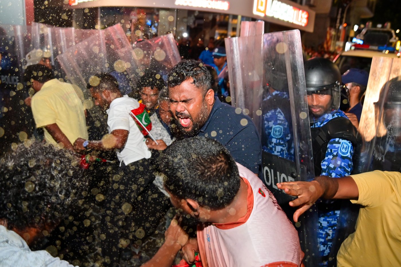 Maldives police arrest 8 demonstrators during opposition party protest | iNFOnews.ca