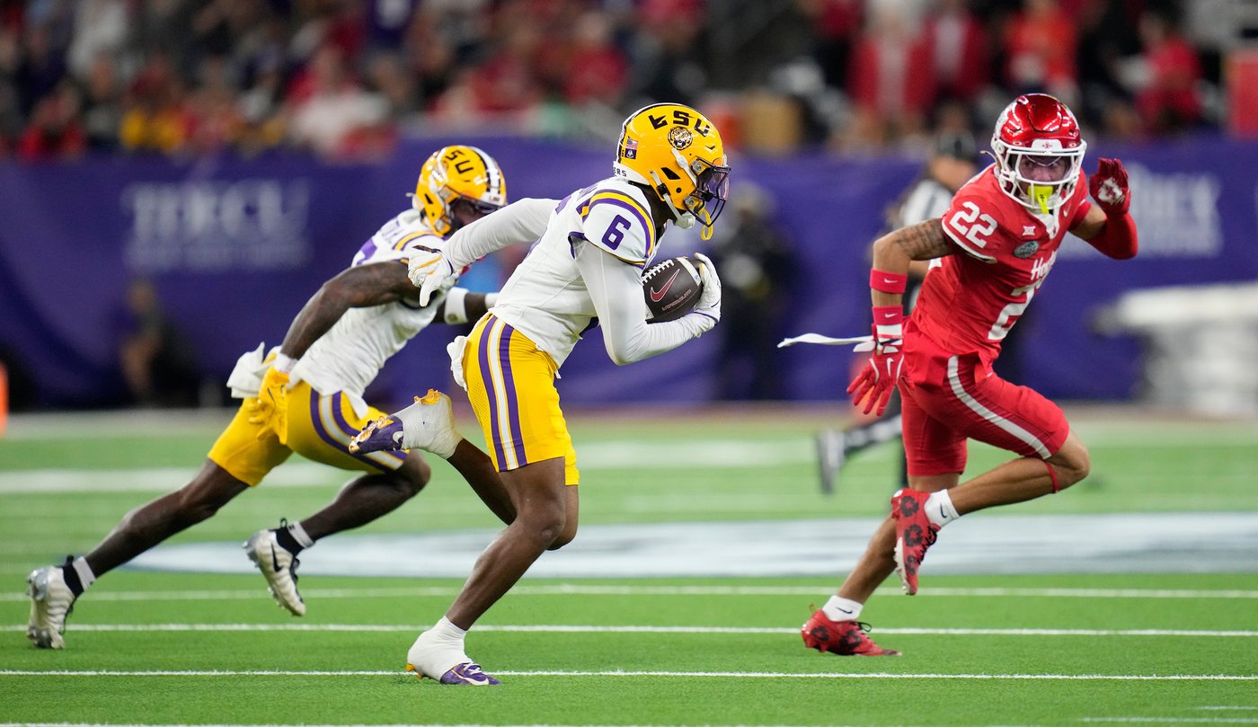 Weigman throws 4 touchdown passes as Houston beats LSU 38-35 in Texas Bowl | iNFOnews.ca
