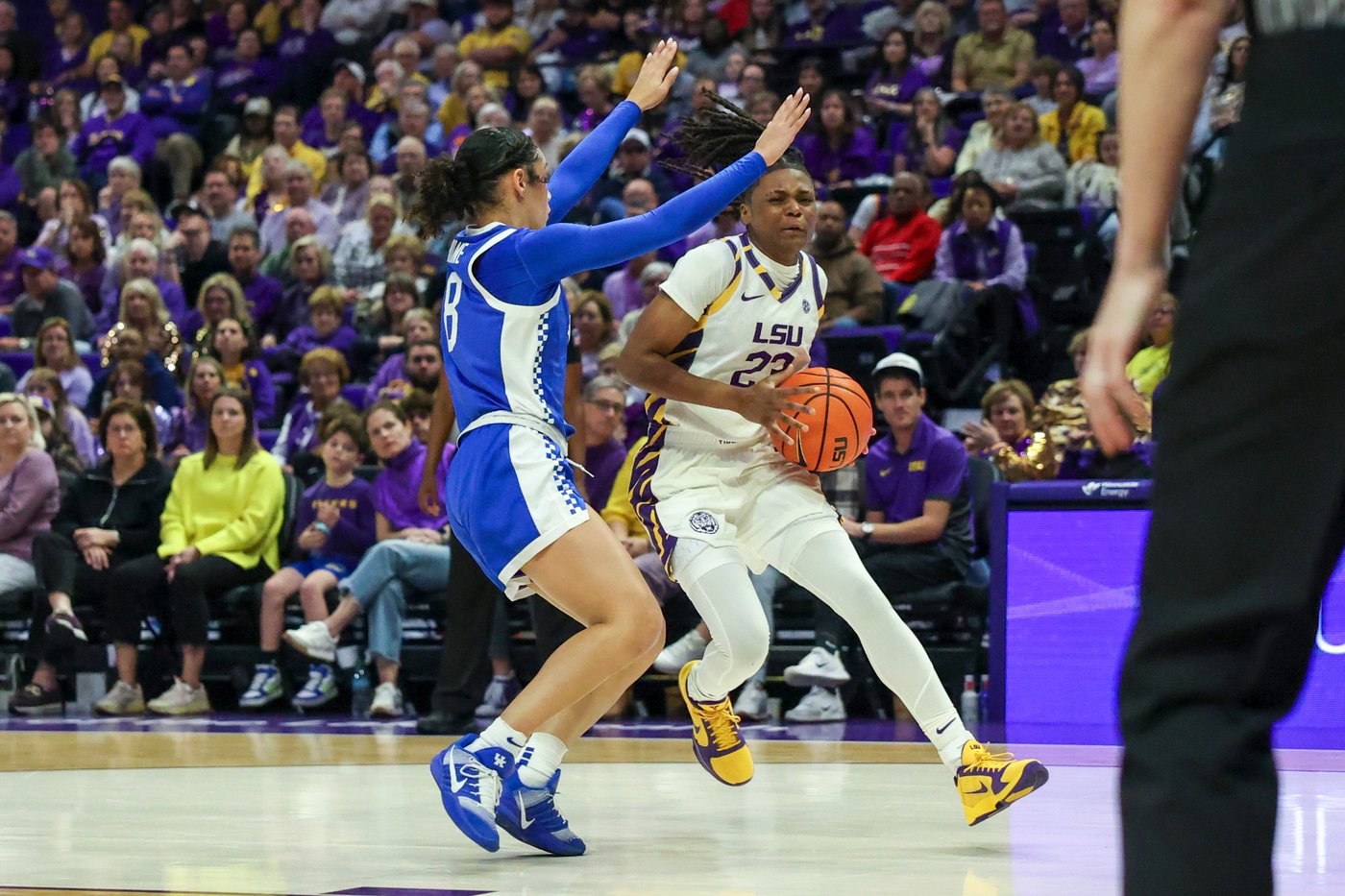 Morgan's last-second 3-pointer lifts No. 11 Kentucky over No. 5 LSU 80-78 as Kiffin looks on | iNFOnews.ca