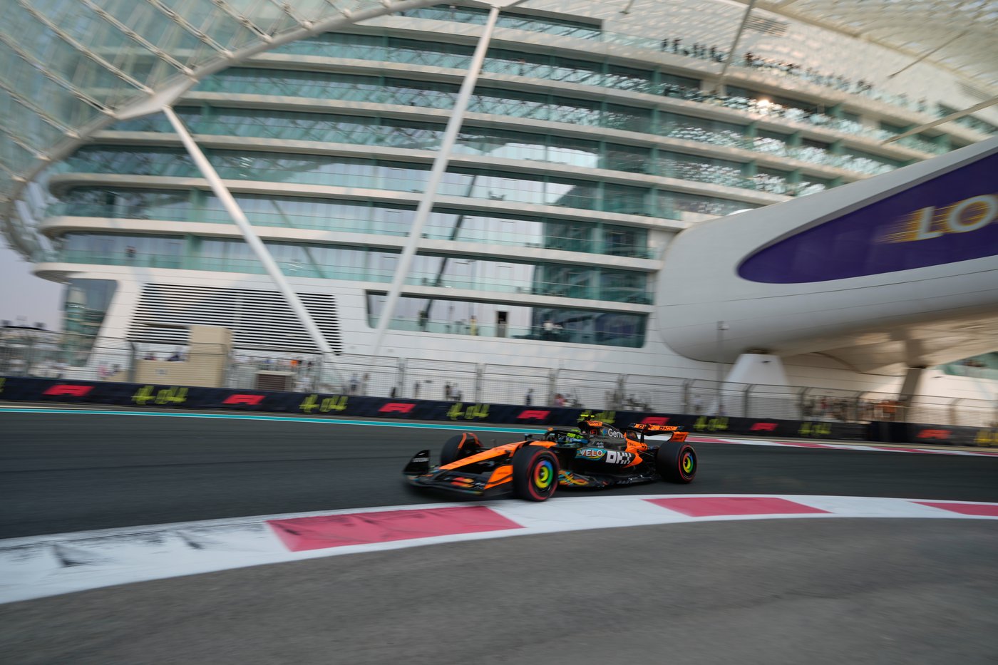 Hamilton crashes in final practice for F1 title-deciding Abu Dhabi GP ahead of qualifying | iNFOnews.ca Hamilton crashes in final practice for F1 title-deciding Abu Dhabi GP ahead of qualifying | iNFOnews.ca