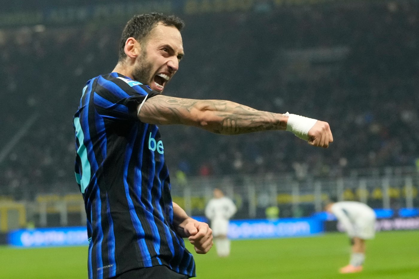 Inter beats Como 4-0 to move atop Serie A. Fiorentina remains winless | iNFOnews.ca