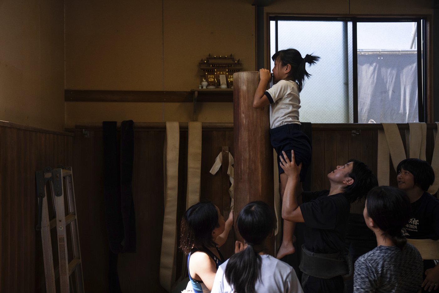 Photos show women in Japan working to break down barriers in ancient, tradition-bound sumo | iNFOnews.ca
