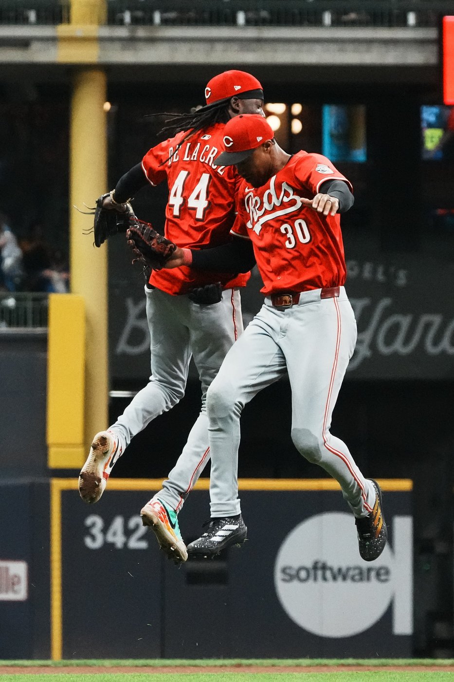 Reds and Mets chasing final National League playoff spot on last day of regular season | iNFOnews.ca