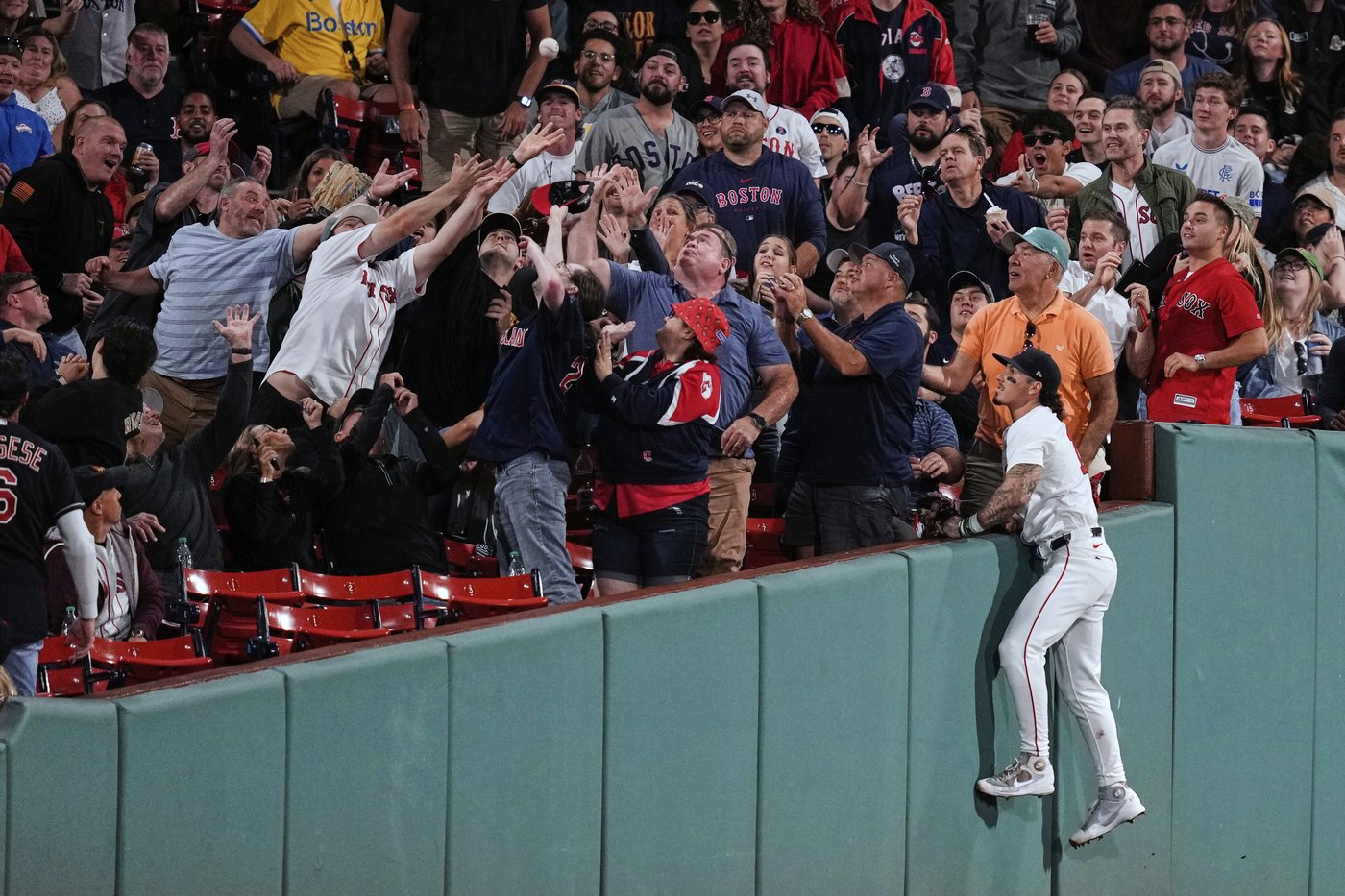 Guardians score 6 runs in 2nd inning and beat sloppy Red Sox 8-1 to prevent series sweep | iNFOnews.ca