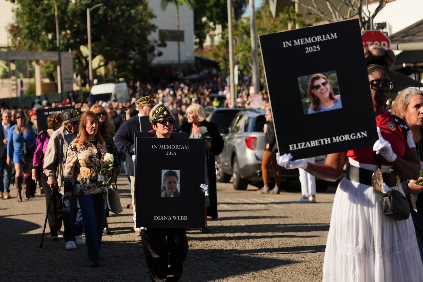 Mourners mark a year since Los Angeles wildfires, in photos | iNFOnews.ca