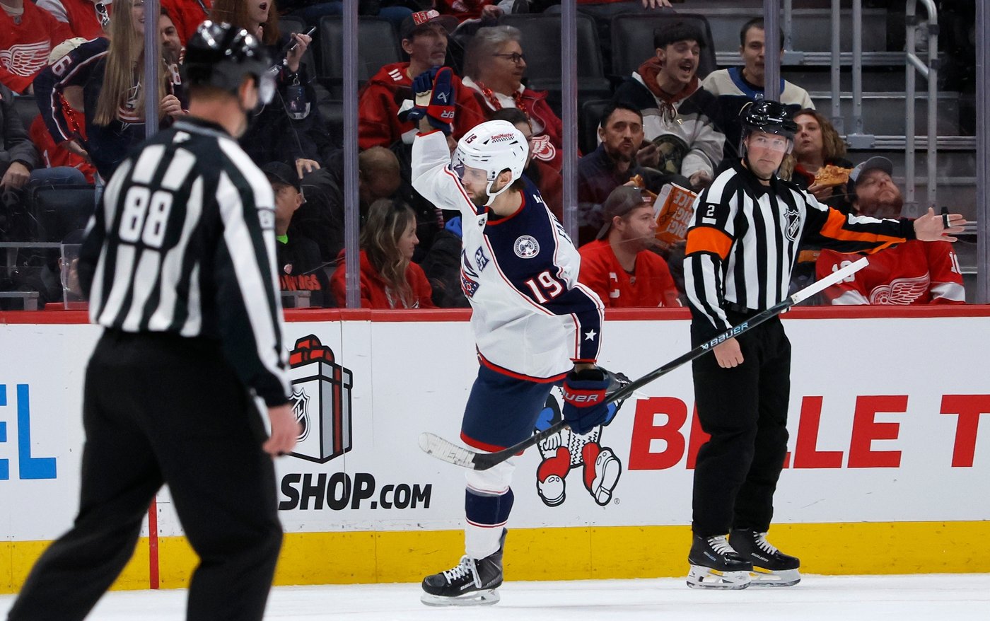 Alex DeBrincat scores in overtime as the Red Wings beat the Blue Jackets 4-3 | iNFOnews.ca
