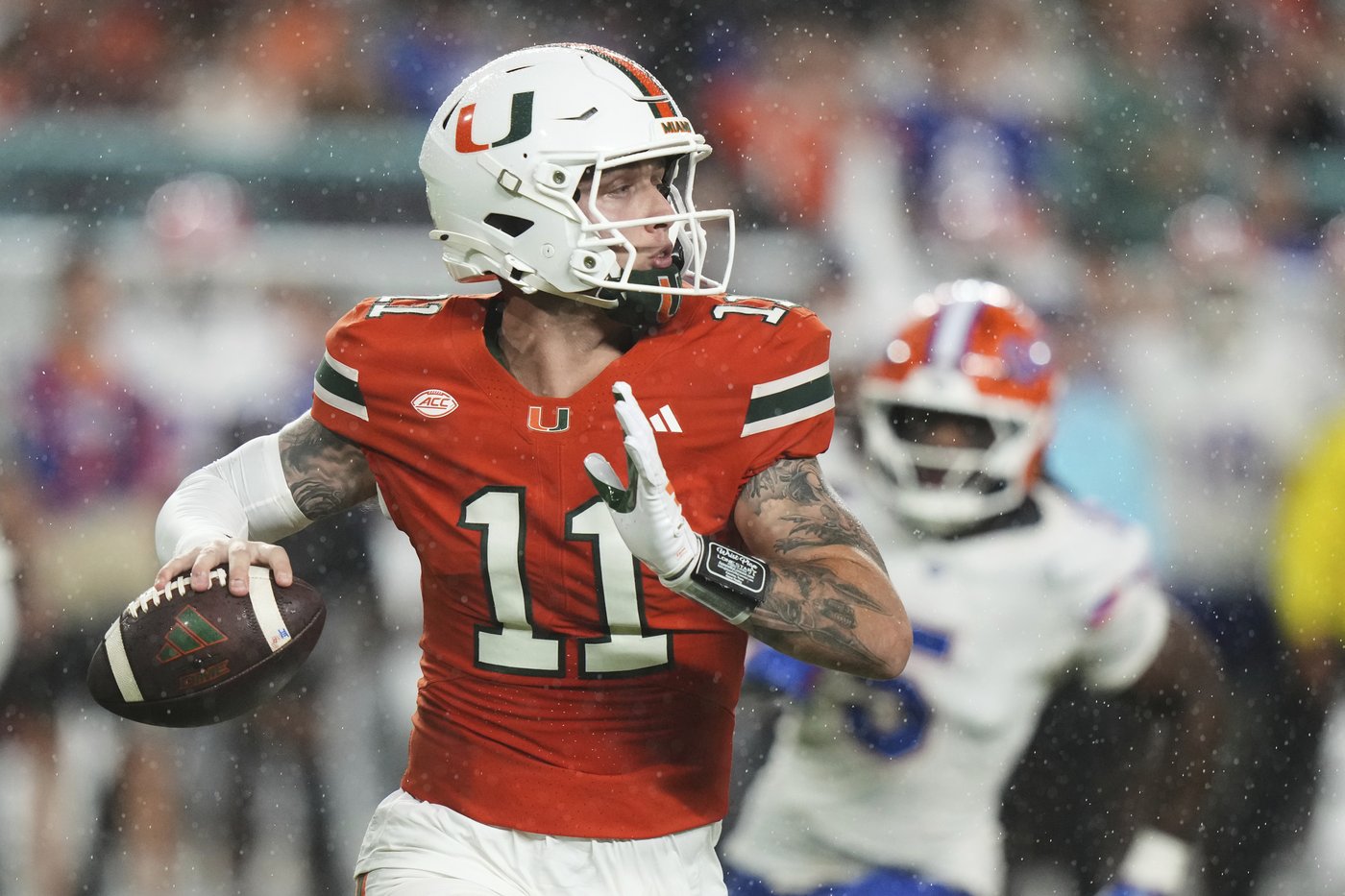 No. 4 Miami's defense holds Florida to 141 yards, Hurricanes ease past Gators 26-7 to move to 4-0 | iNFOnews.ca