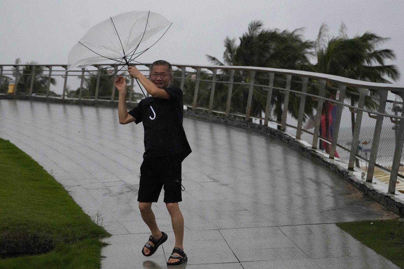Southern China closes schools and cancels flights as Super Typhoon Ragasa nears | iNFOnews.ca