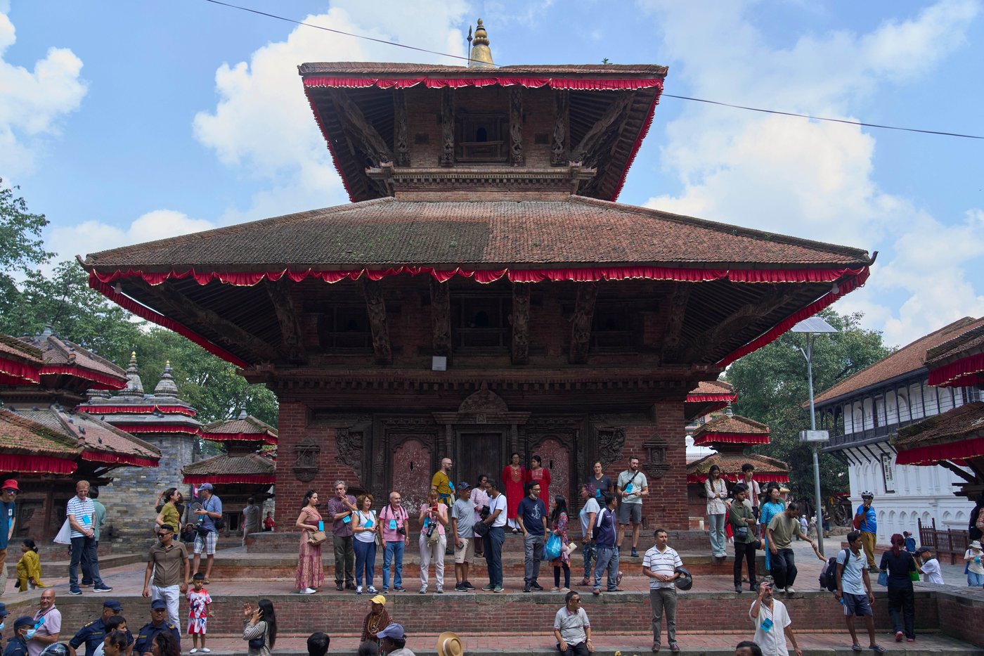Nepal chooses a 2-year-old girl as new living goddess worshipped by both Hindus and Buddhists | iNFOnews.ca