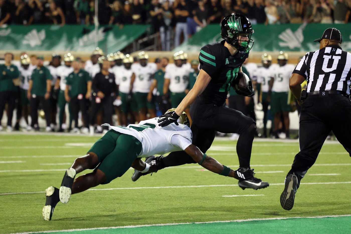 No. 24 South Florida scores 4 TDs in a 3 1/2-minute span and hands North Texas its 1st loss | iNFOnews.ca No. 24 South Florida scores 4 TDs in a 3 1/2-minute span and hands North Texas its 1st loss | iNFOnews.ca