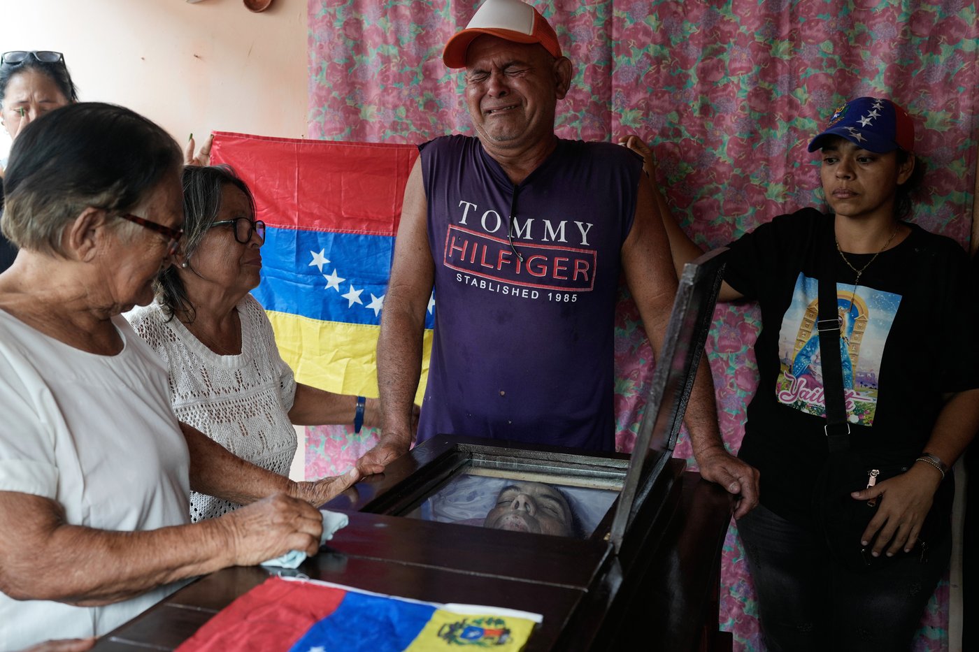 Hundreds more in Venezuela say their loved ones are 'political prisoners' | iNFOnews.ca