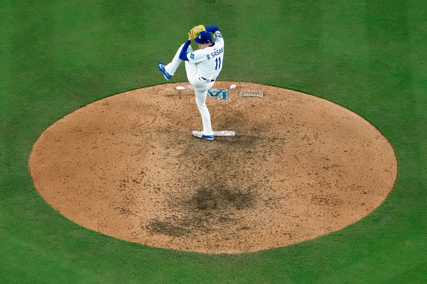 Shohei Ohtani hits 3 homers and strikes out 10 in Dodgers' clinching 5-1 NLCS win over Brewers | iNFOnews.ca Shohei Ohtani hits 3 homers and strikes out 10 in Dodgers' clinching 5-1 NLCS win over Brewers | iNFOnews.ca