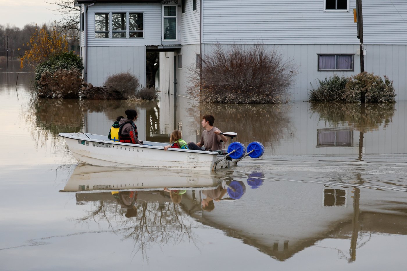 Photos show Arctic air blast hitting northern US and waterlogged Pacific Northwest | iNFOnews.ca