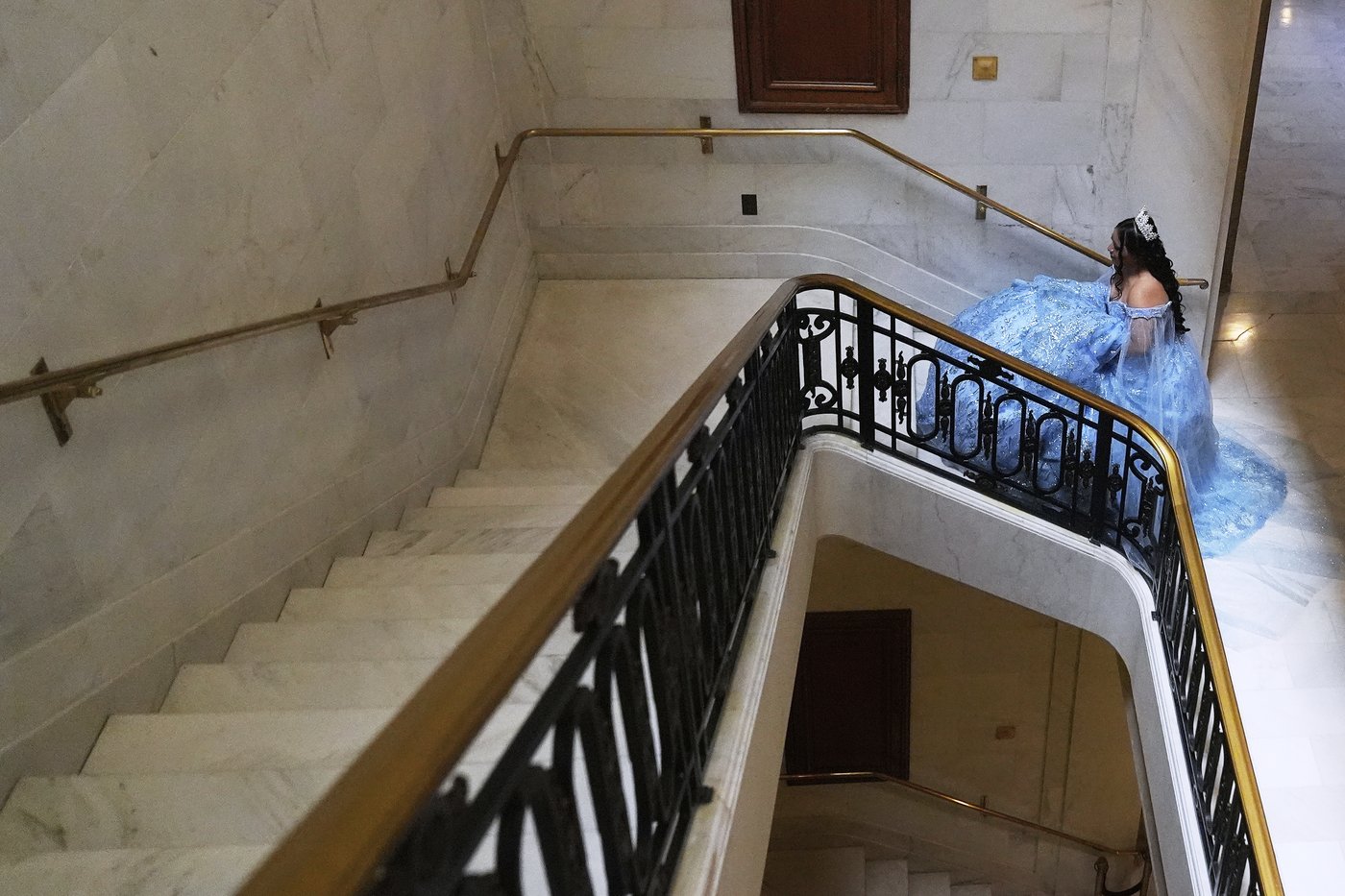 San Francisco's City Hall becomes a dream destination for quinceañera photos | iNFOnews.ca