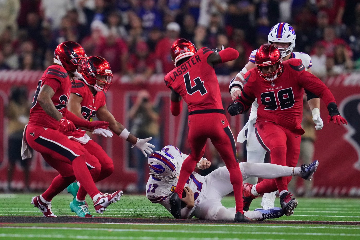 Texans get 8 sacks and Calen Bullock forces 3 turnovers in Houston's 23-19 win over Bills | iNFOnews.ca