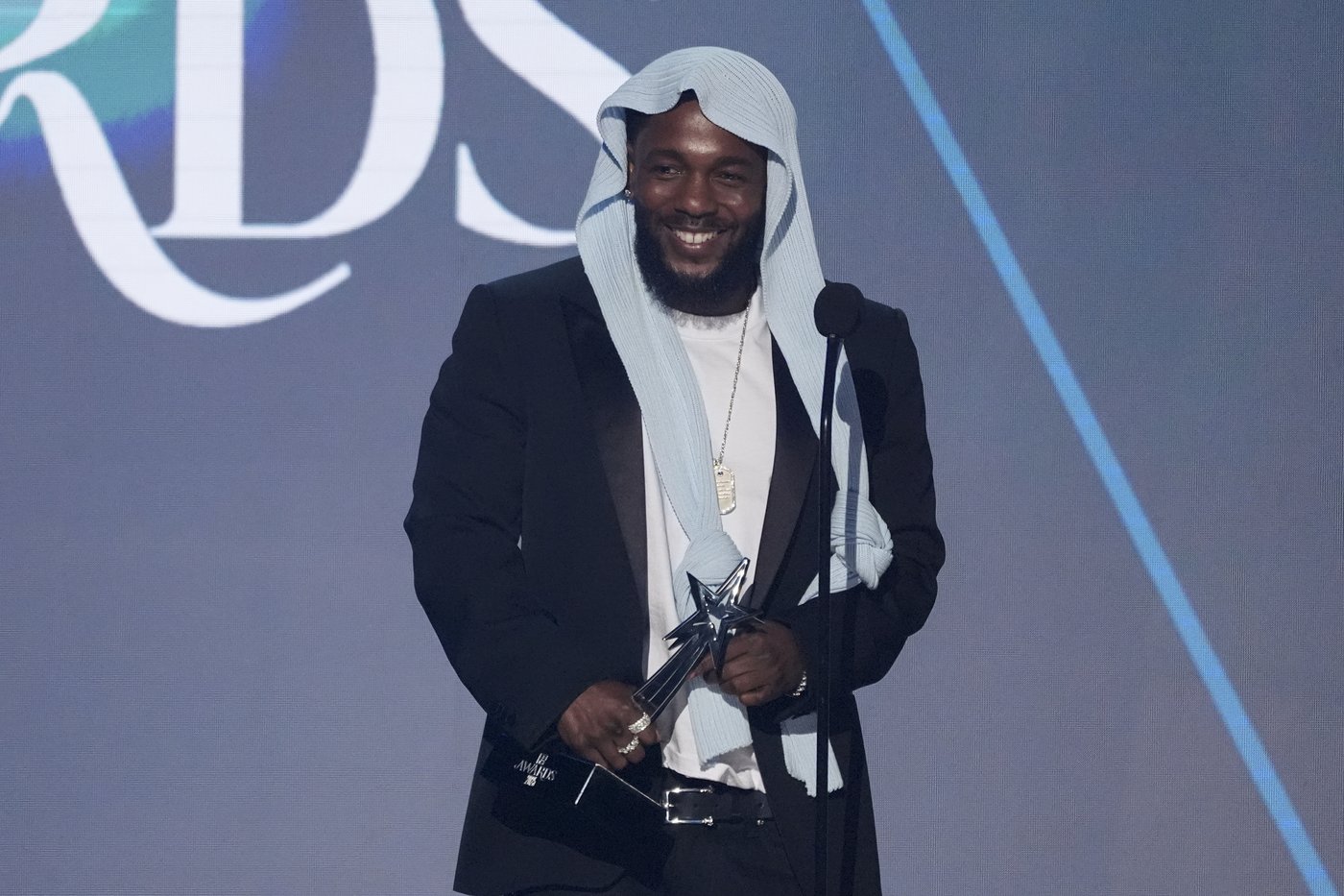 'SNL' wins big for season 50 at the Creative Arts Emmys. Obama, Kimmel and Lamar also take trophies | iNFOnews.ca
