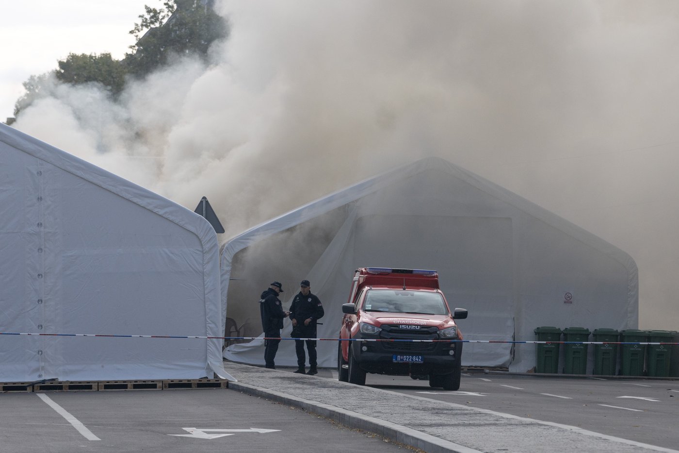 Fire and shooting at a camp in Belgrade hosting the president's loyalists injures 1 | iNFOnews.ca Fire and shooting at a camp in Belgrade hosting the president's loyalists injures 1 | iNFOnews.ca