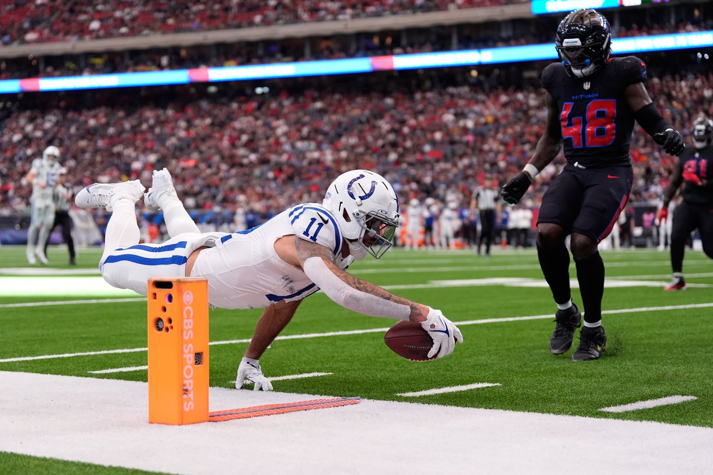 Texans win 38-30 over Colts, clinch No. 5 seed in AFC playoffs | iNFOnews.ca