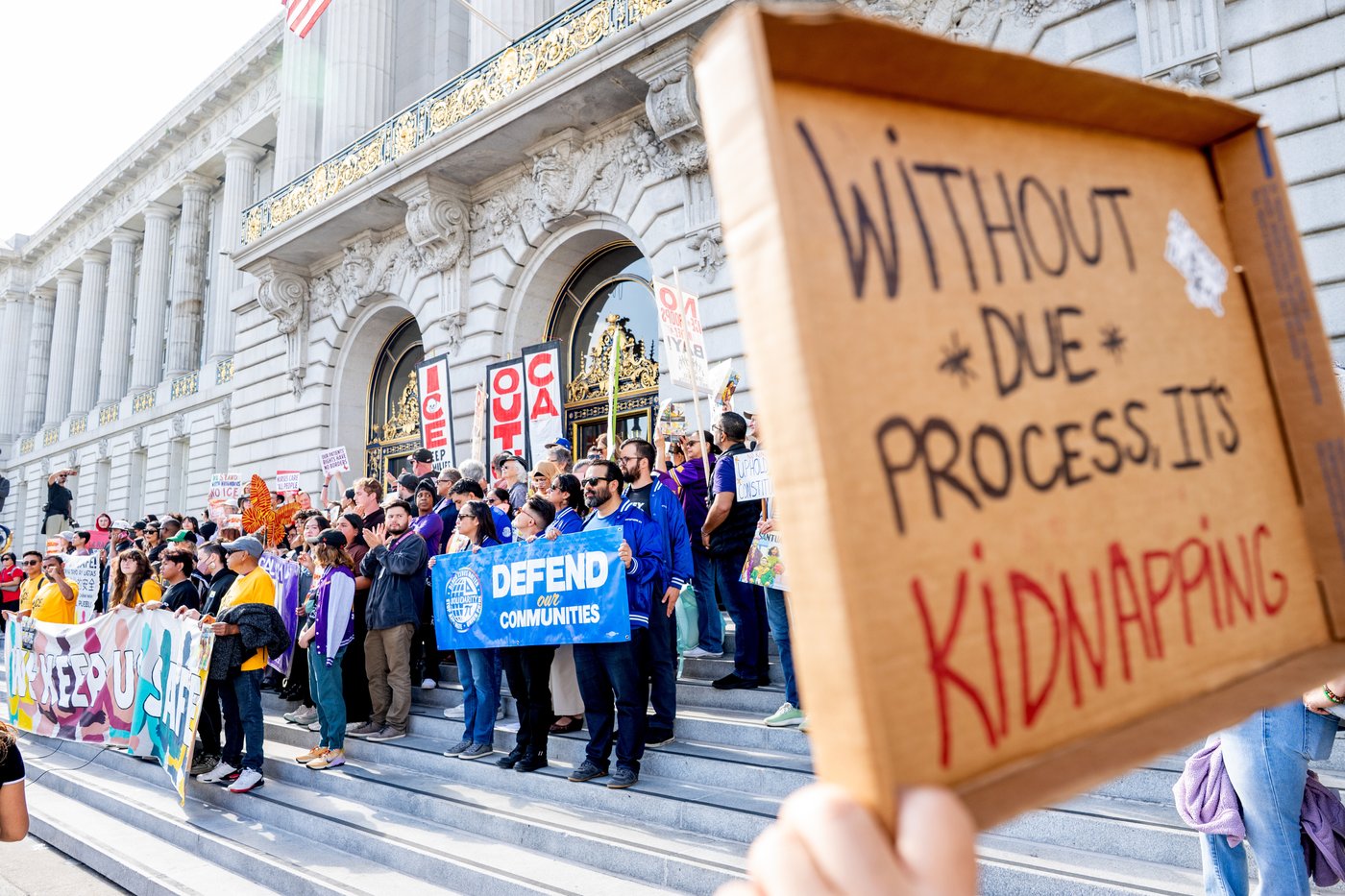Photos of protesters pushing back on Trump’s plan to surge federal troops to San Francisco | iNFOnews.ca