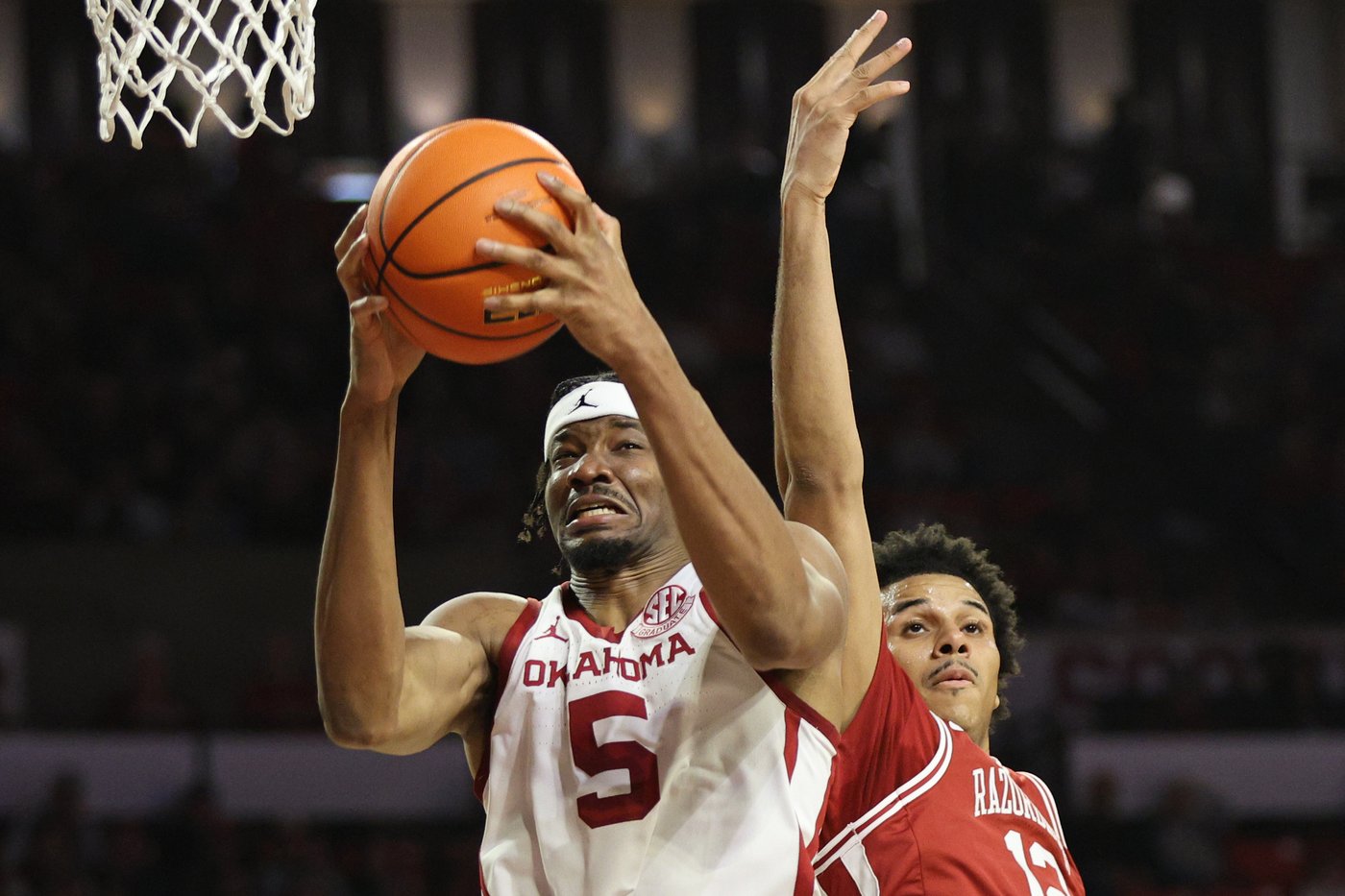 Darius Acuff Jr. posts 21 points and 9 assists to lead No. 15 Arkansas past Oklahoma 83-79 | iNFOnews.ca