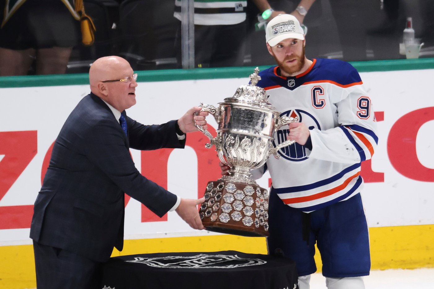 Connor McDavid signs a two-year, $25 million contract extension with the Edmonton Oilers | iNFOnews.ca