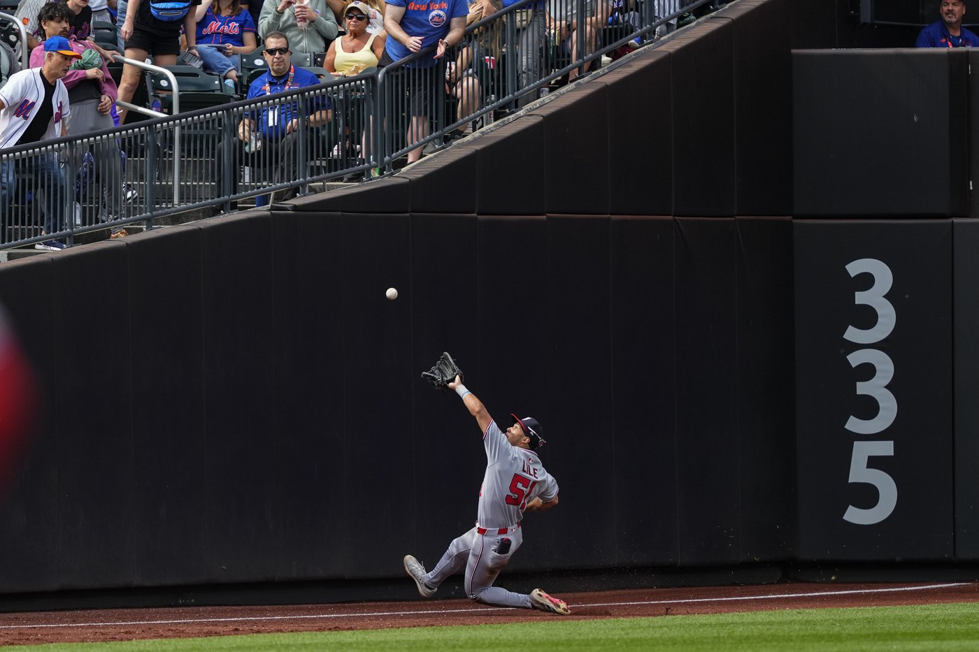 Young's sensational catches lead Nationals to 3-2 win that damages Mets' playoff chances | iNFOnews.ca Young's sensational catches lead Nationals to 3-2 win that damages Mets' playoff chances | iNFOnews.ca