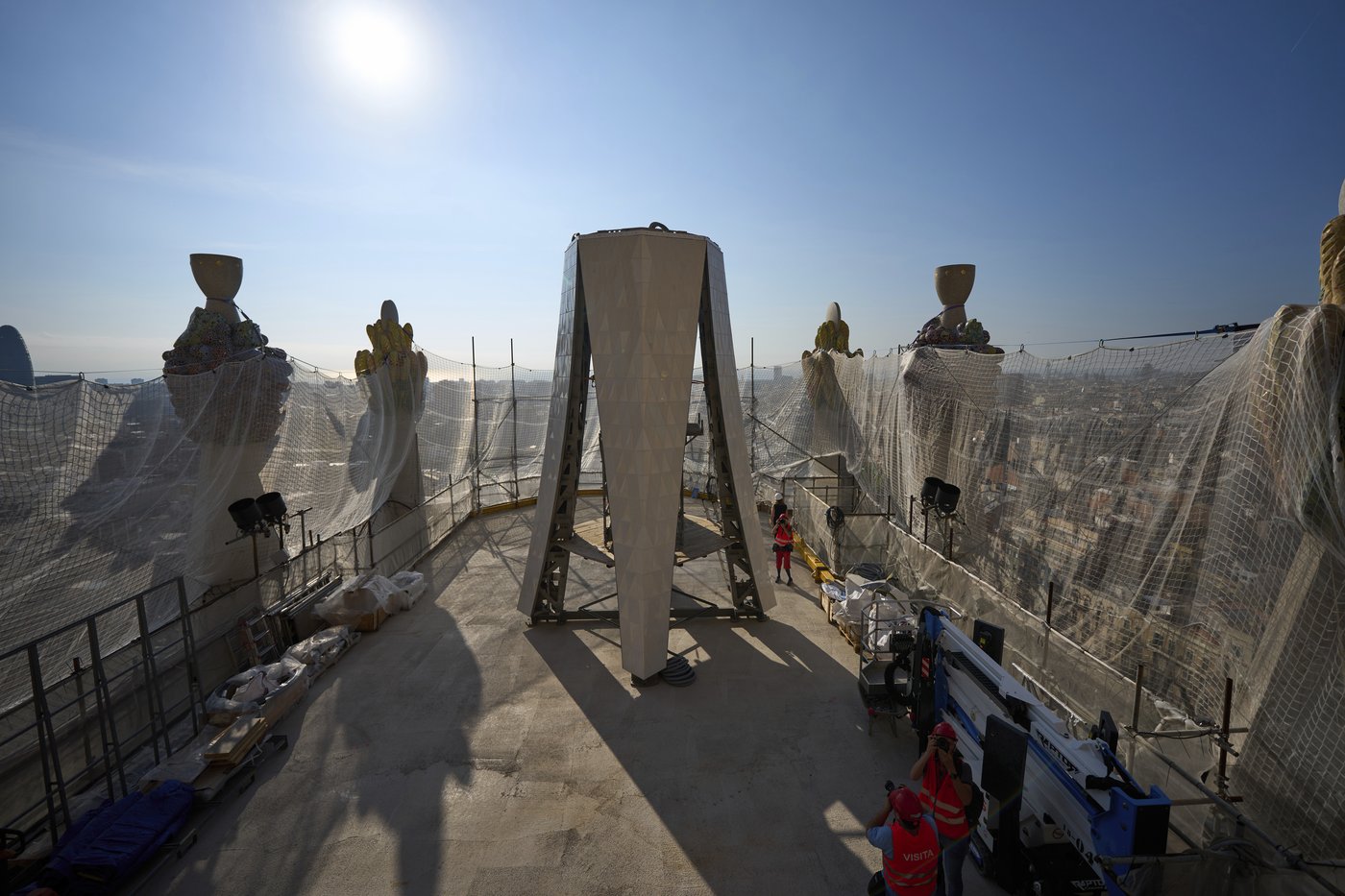 Barcelona's Sagrada Familia is ready to raise its highest tower and become Europe's tallest church | iNFOnews.ca