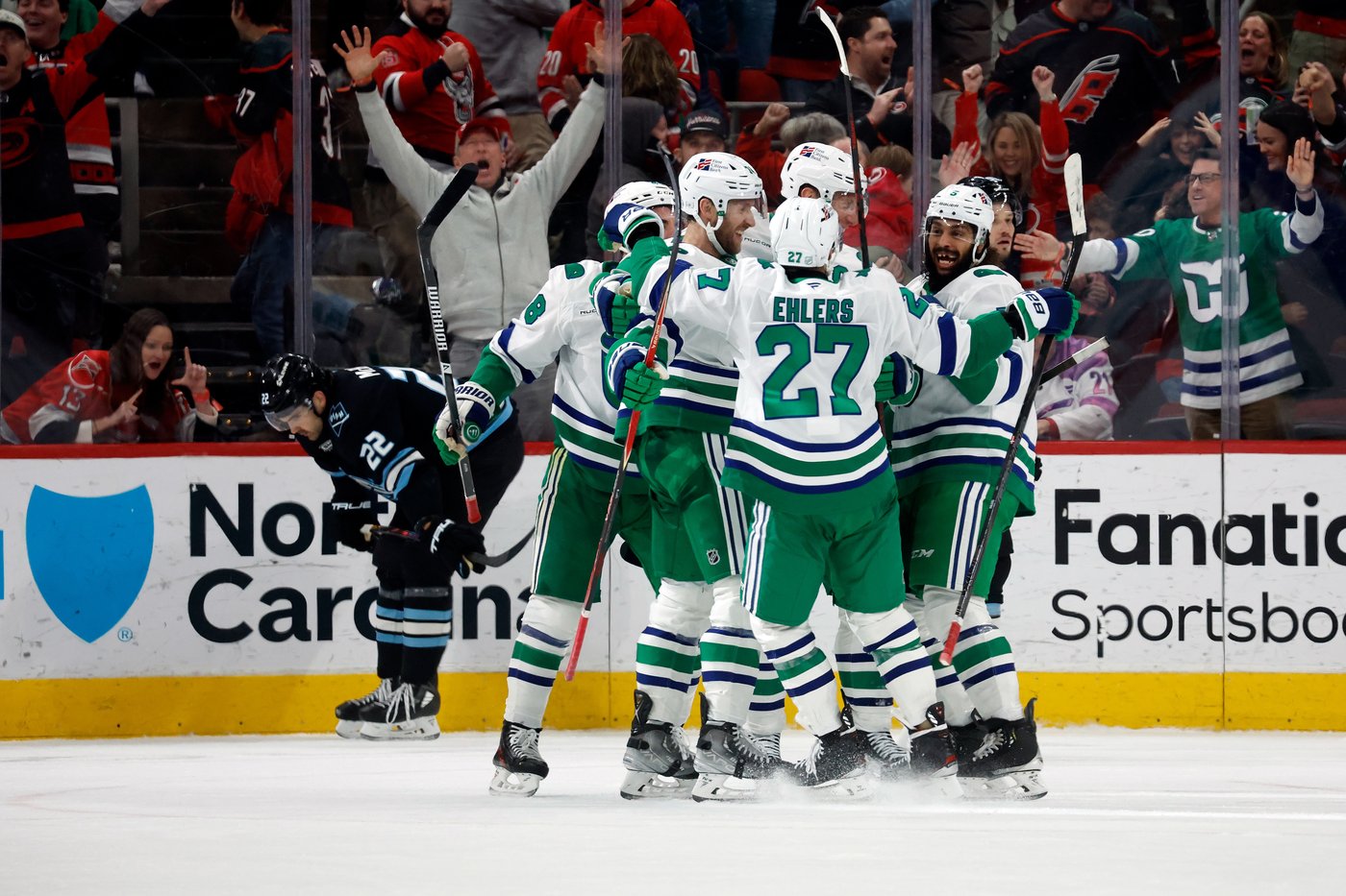 Hurricanes become 3rd NHL team to rally from 2 goals down in final 2 minutes to win in regulation | iNFOnews.ca