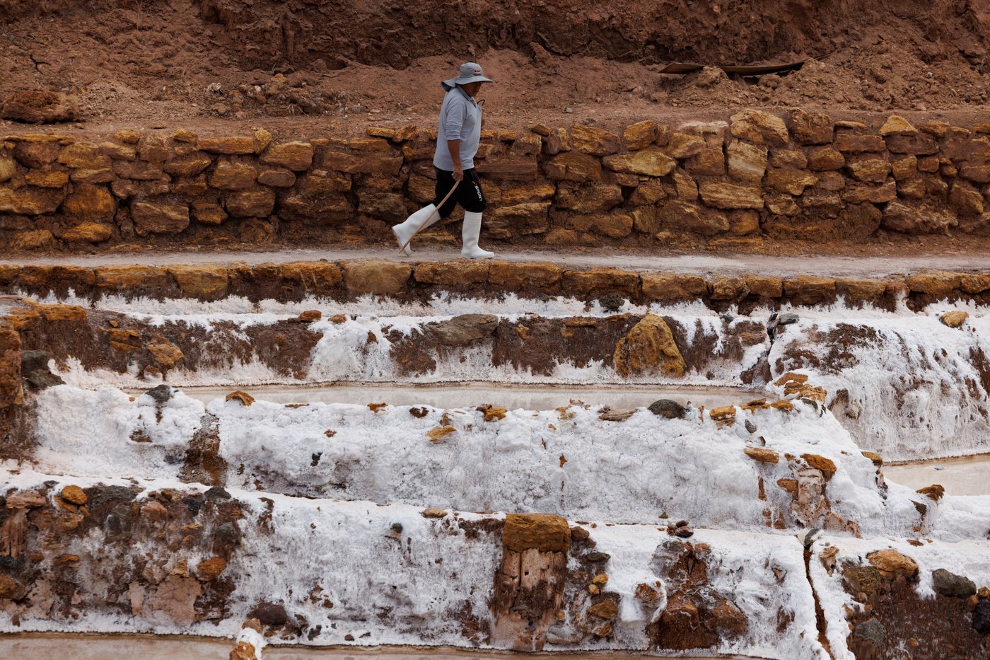 High in Peru’s Andes, villagers carry out centuries-old work of collecting salt, in photos | iNFOnews.ca High in Peru’s Andes, villagers carry out centuries-old work of collecting salt, in photos | iNFOnews.ca