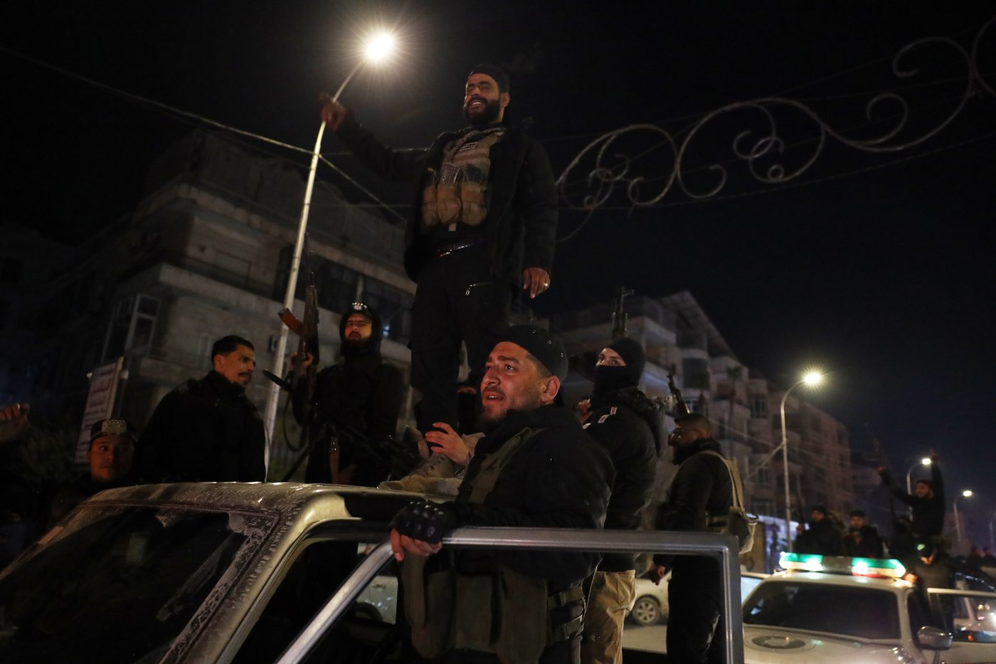 Photos of Syrians fleeing violence in Aleppo | iNFOnews.ca