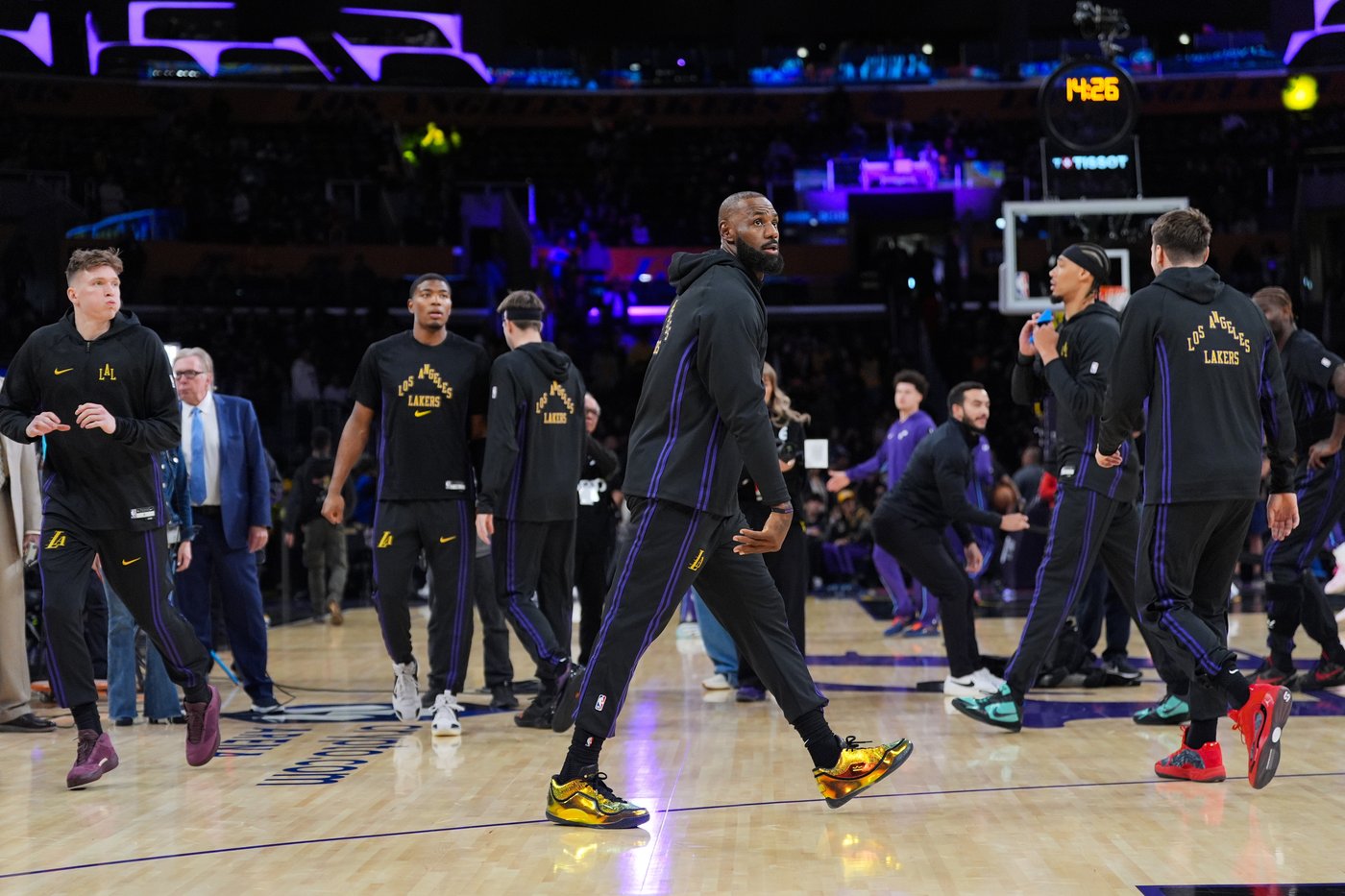 LeBron James begins his record 23rd NBA season in Lakers' starting lineup against Jazz | iNFOnews.ca