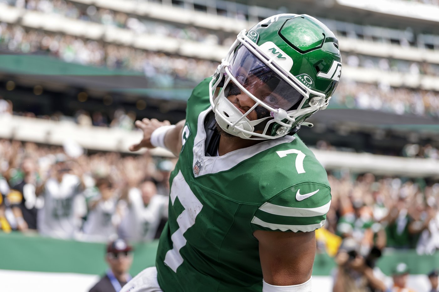 From doubts to dazzling: Justin Fields' impressive Jets debut a bright spot in season-opening loss | iNFOnews.ca From doubts to dazzling: Justin Fields' impressive Jets debut a bright spot in season-opening loss | iNFOnews.ca