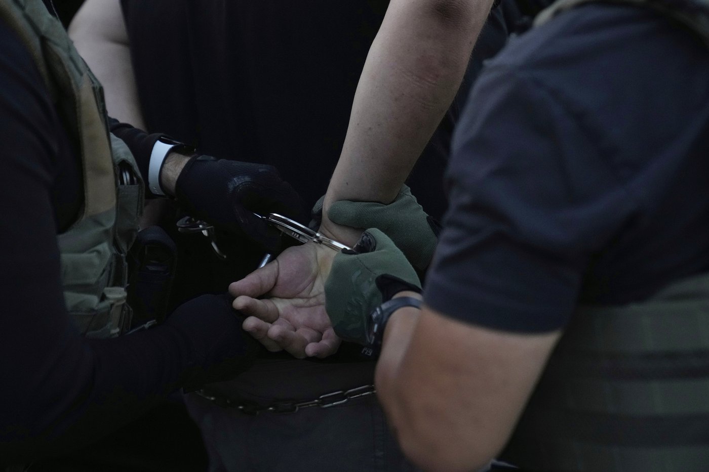 ICE arrests nearly 550 in Chicago area as part of 'Midway Blitz' | iNFOnews.ca