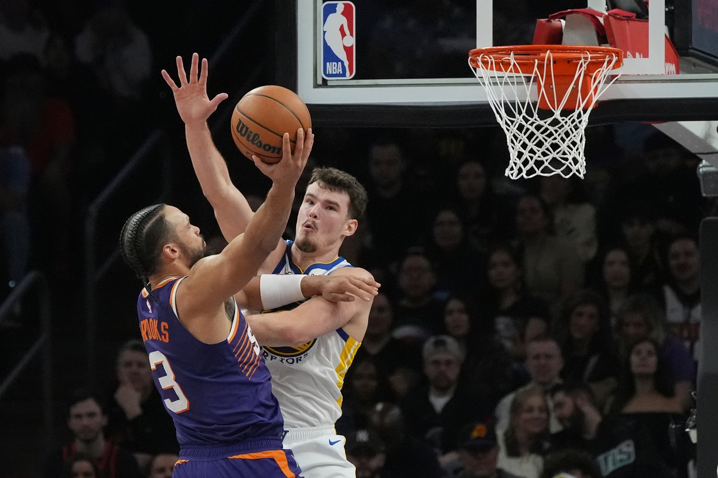 Goodwin hits free throw with 0.4 seconds left, Suns escape with 99-98 win over Warriors | iNFOnews.ca
