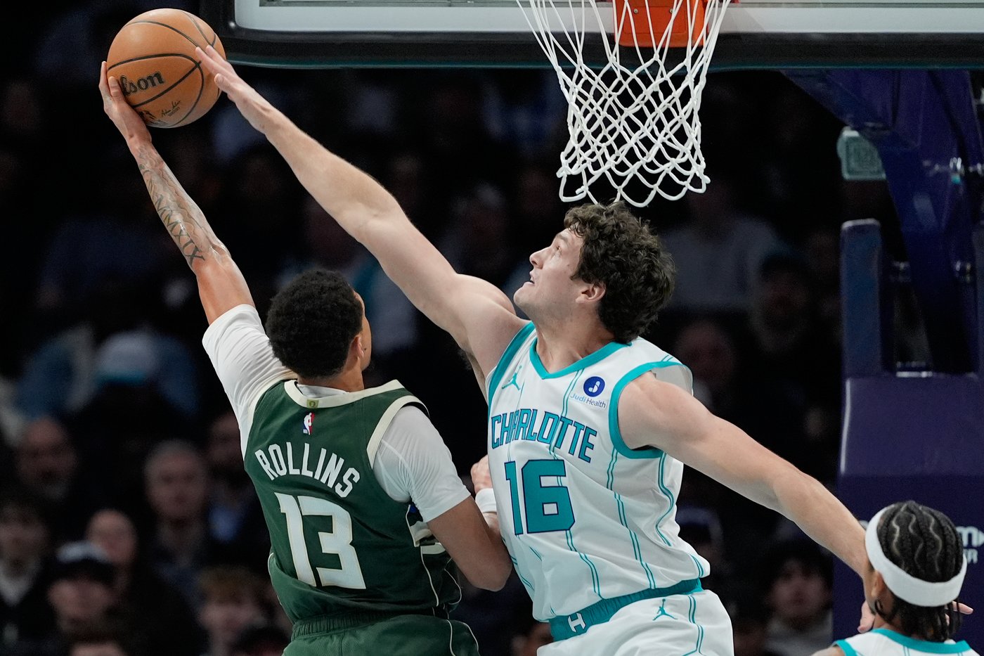 Portis, Antetokounmpo lead Bucks past Hornets 123-113 for first back-to-back wins since October | iNFOnews.ca