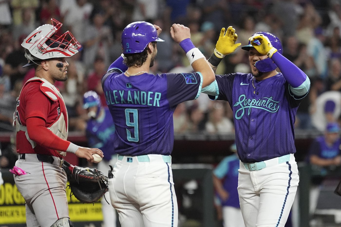 Carroll hits 30th home run and Diamondbacks pull away late to beat Red Sox 10-5 | iNFOnews.ca Carroll hits 30th home run and Diamondbacks pull away late to beat Red Sox 10-5 | iNFOnews.ca